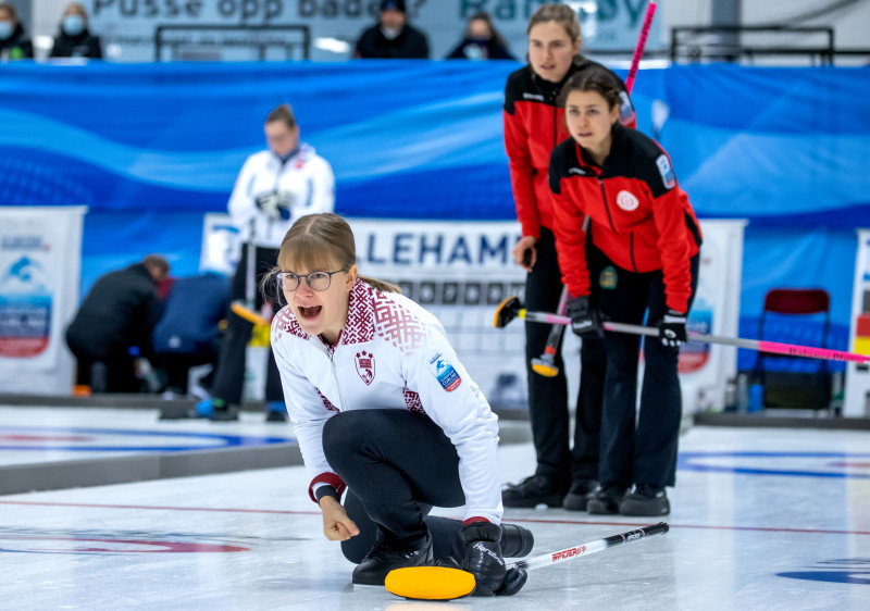 Ar panākumiem Eiropas čempionātu kērlingā turpina sieviešu un vīriešu izlases