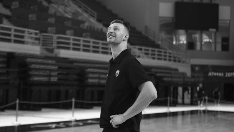 32 gadu vecumā mūžībā aizgājis AEK basketbolists Jelovacs