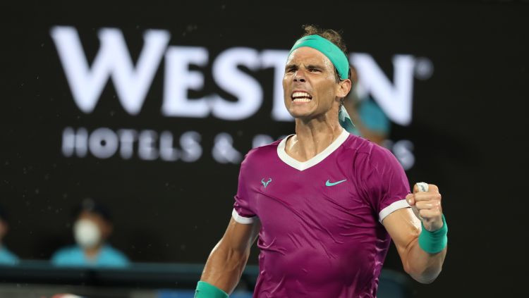 Izcilais Nadals rāda raksturu, atspēlē divu setu deficītu un izcīna 21. rekordtitulu