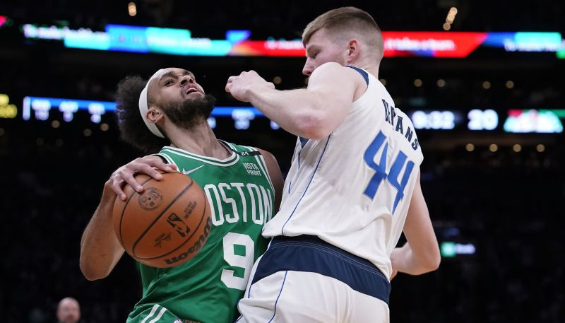 Bertānam viens precīzs trejacis, "Mavericks" trillerī uzveic "Celtics"