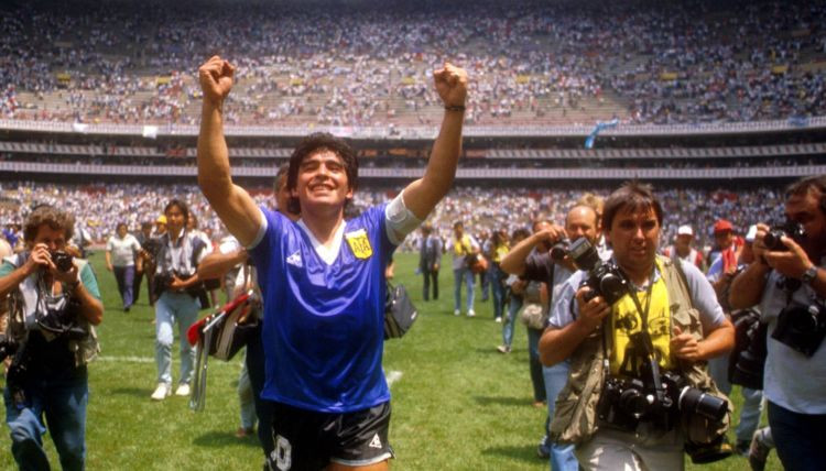 Maradonas krekls no leģendārās 1986. gada PK spēles pret Angliju nonāks izsolē