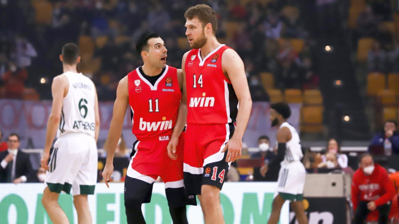 "Olympiacos" basketbolistiem četru uzvaru virkne pret "Panathinaikos"