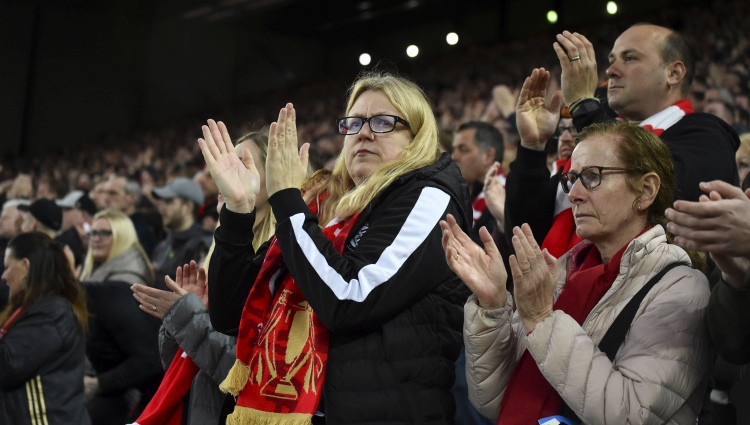 Ronaldu izsaka pateicību līdzjutējiem "Anfield" stadionā