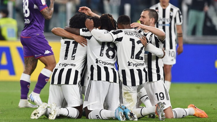 ''Juventus'' uzvar arī atbildes spēlē un iekļūst Itālijas kausa finālā