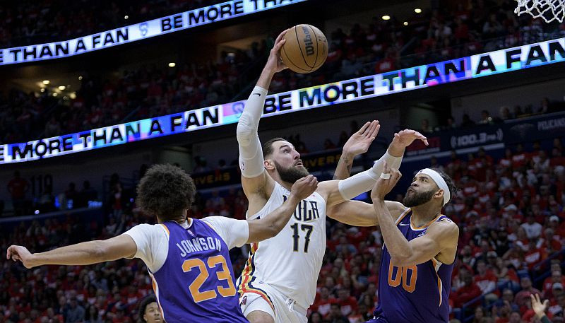Valančūnam play-off gūto punktu rekords, "Pelicans" otro reizi pārspēj "Suns"
