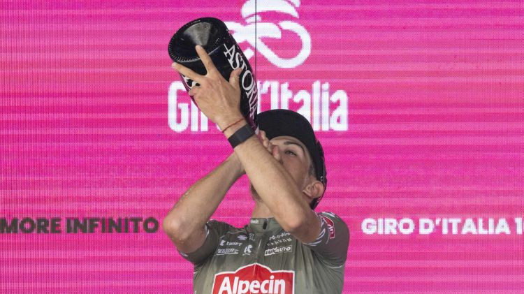 Oldāni uzvar "Giro d'Italia" 12.posmā, kopvērtējumā bez izmaiņām