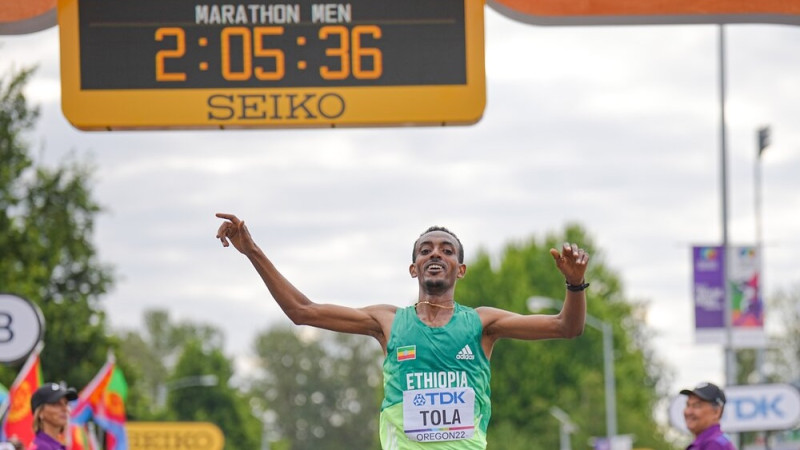 Etiopietis Tola izcīna zeltu pasaules čempionātā maratonā