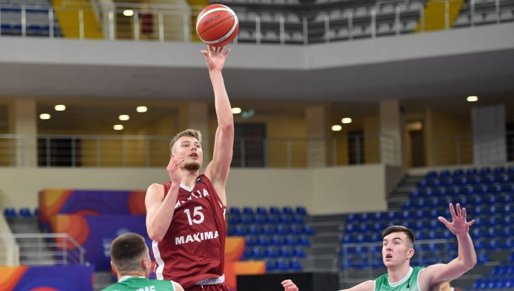 Latvijas U20 izlase atspēlē 17 punktus, tomēr zaudē serbiem un paliks B divīzijā
