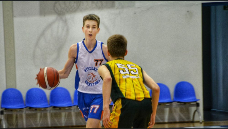 14 gadus vecais Petrovičs noslēdz ilgtermiņa līgumu ar ACB līgas klubu ''Joventut''