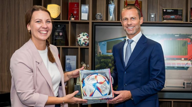 UEFA prezidents Čeferins ieradies Latvijā, arī Muižniece pauž vajadzību pēc futbola stadiona