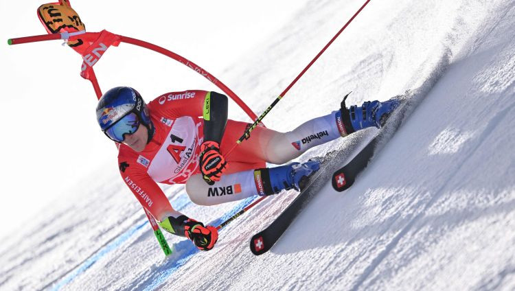 Kalnu slēpošanas sezona sākas ar čempiona Odermata uzvaru
