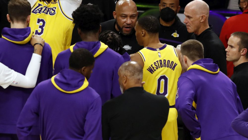 ''Lakers'' trenerim nav laika domāt par Vestbruka emocijām saistībā ar nomainīšanu