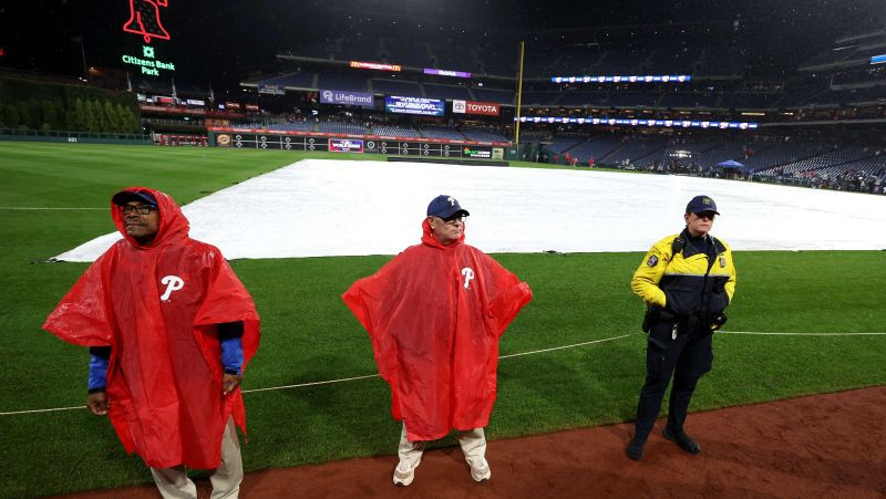 Lietus dēļ pirmo reizi kopš 2011. gada pārceļ "World Series" spēli