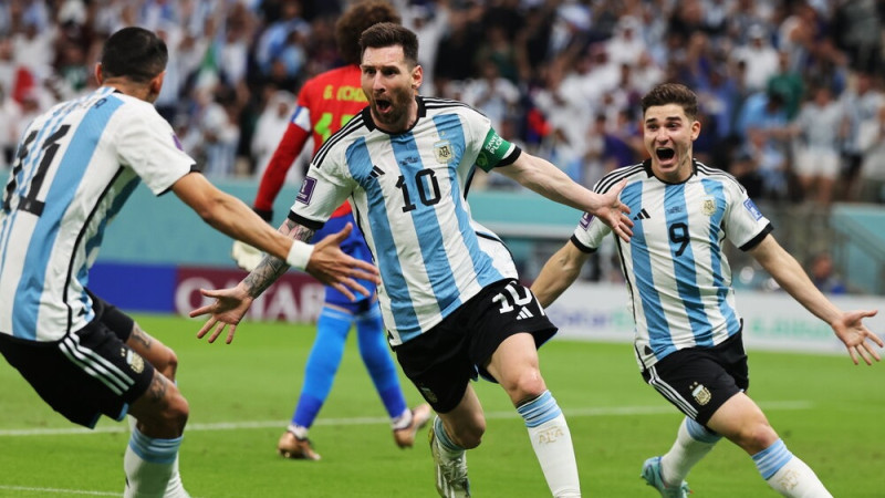 Mesi un Fernandesa meistarstiķi nokārto svarīgu Argentīnas uzvaru pār Meksiku