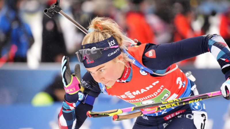 Norvēģijas biatlonistes pārliecinoši uzvar Pasaules kausa posma stafetē