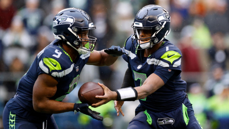 Cerības zaudējušās lauvas saplosa Rodžersu, aizsūtot "Seahawks" uz play-off