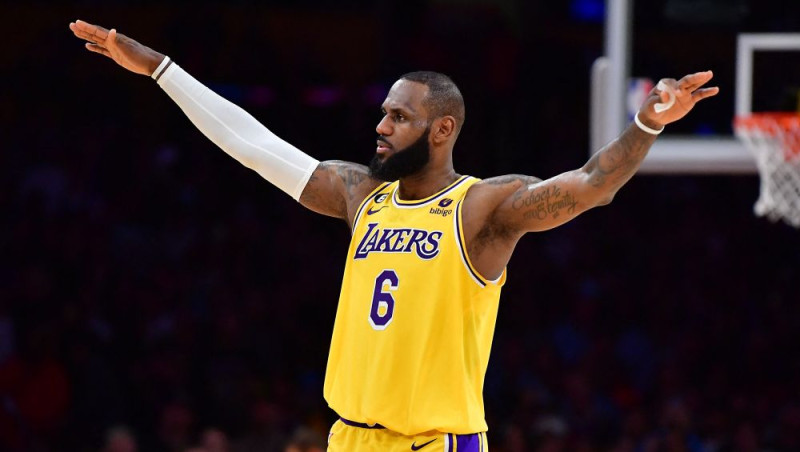 "Lakers" un "Mavericks" galotnē NBA saskaita septiņas tiesnešu kļūdas