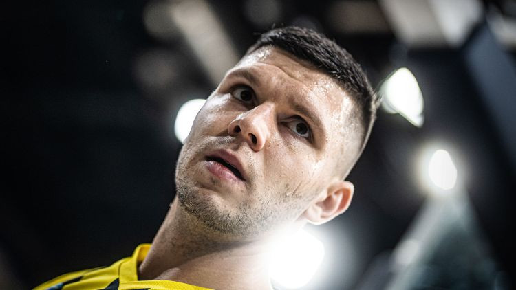 Latvijas gada basketbolistam Lomažam ilgtermiņa savainojums