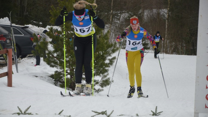 Latvijas čempionāta medaļnieki slēpošanā dominē Ziemas skolēnu čempionāta 1. posmā Pļaviņās