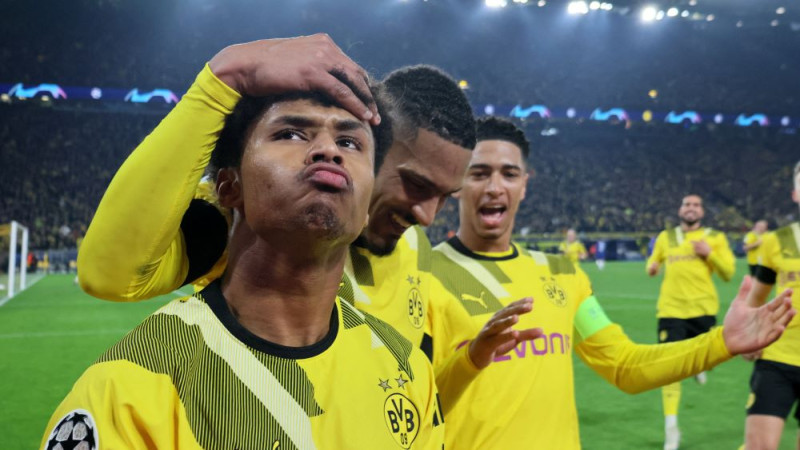 Dortmunde notur aizsardzību, iesit pretuzbrukumā un pieveic "Chelsea"