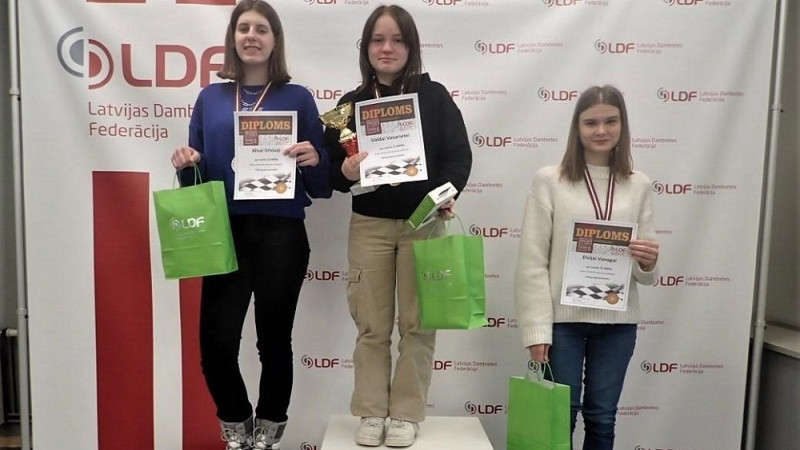 Vasariete un Osītis uzvar Latvijas junioru čempionātā 100 lauciņu dambretē