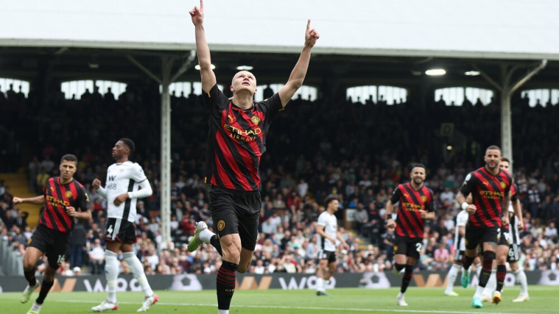 ''City'' pārspēj ''Fulham'' un kļūst par līderi, MU minimāla uzvara pār ''Aston Villa''