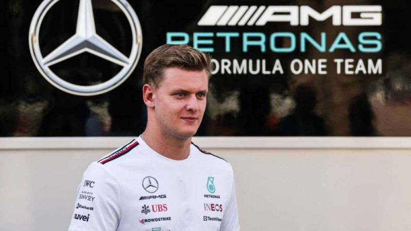 Miks Šūmahers arī nākamajā sezonā būs "Mercedes" rezerves pilots