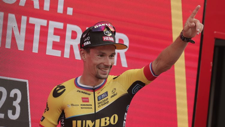 Rogličs uzvar "Vuelta a Espana" 17. posmā, kopvērtējuma līderim pārsvars minimāls