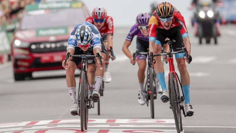 Pūlsam uzvara "Vuelta a Espana" 20.posmā, kopvērtējumā vadību saglabā Kass