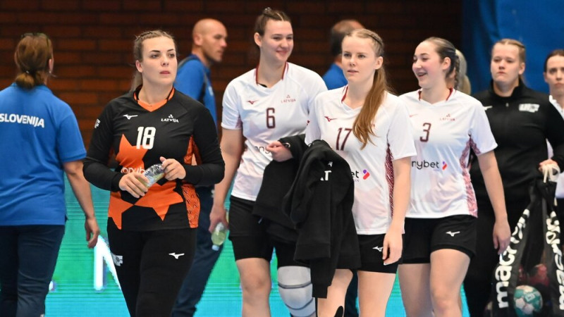 Latvijas sieviešu handbola izlasē piecas jaunas spēlētājas pirms spēles pret Franciju