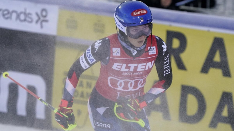 Sezonas labākā slalomiste Vlhova "uzdāvina" uzvaru Šifrinai, Popoviča atkārto labāko panākumu
