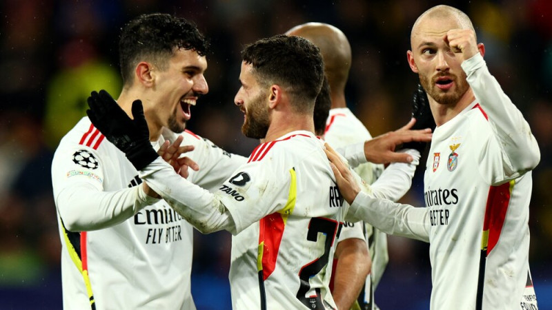 ''Napoli'' iekļūst 1/8 finālā, ''Real'' izrauj uzvaru Berlīnē, ''Benfica'' izglābjas