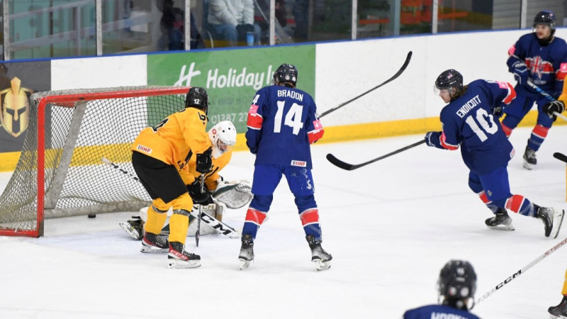 Lietuvas jaunie hokejisti paglābjas no zaudējuma un pagarinājumā pieveic britus