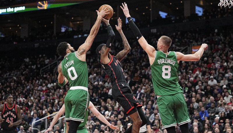 "Celtics" uzvarā pār "Raptors" Porziņģim 15+6 un sešas kļūdas