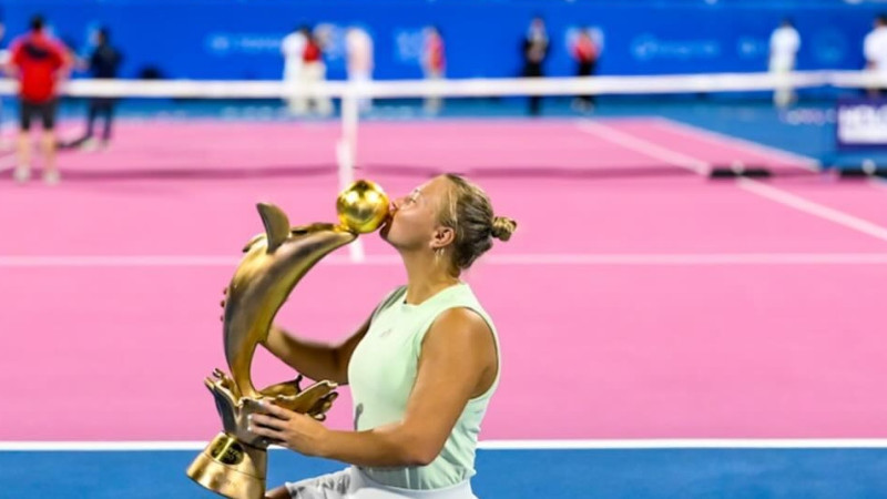 Šnaidere uzvar "WTA 250" turnīrā Taizemē