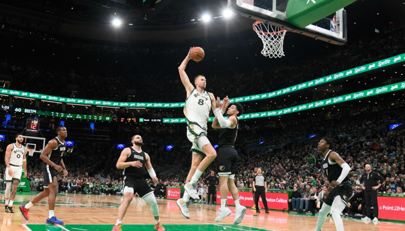 Porziņģim 26 punkti trīs ceturtdaļās, "Celtics" ar +40 samaļ miltos "Grizzlies"