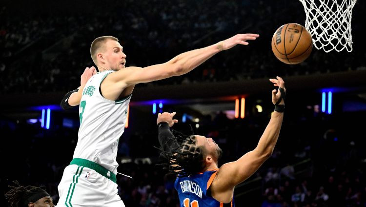 Porziņģim 22 punkti Ņujorkā, Bostonas "Celtics" astotā uzvara pēc kārtas