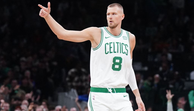 Porziņģa "Celtics" aizvadīs agro spēli viesos, Merzļikins vārtos pret ''Penguins''