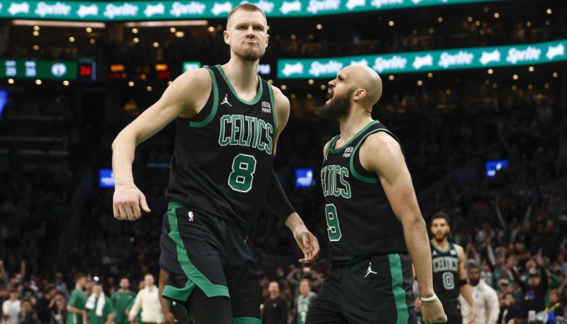 Porziņģim 17 punkti un efektīgas epizodes, "Celtics" uzvar tuvāko sekotāju "Bucks"
