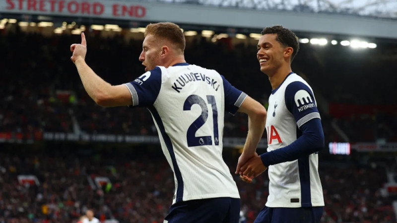 "Tottenham" izbraukumā satriec sarkanos velnus, "Ipswich" ceturtais neizšķirts