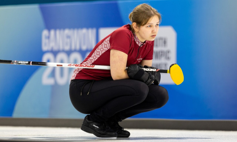 Latvijas kērlingistēm uzvara un zaudējums Eiropas čempionātā