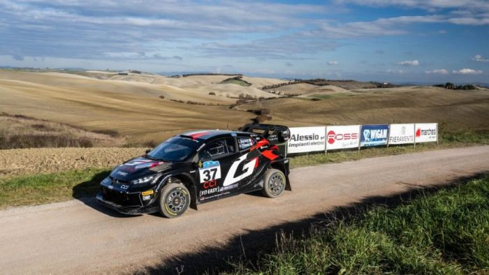 Bijušais WRC pilots Bertelli ar "Toyota GT Yaris Rally1 Hybrid" uzvar Itālijā