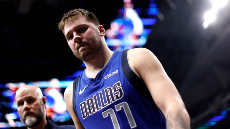 Dončičs izlaidīs vismaz mēnesi un nepretendēs uz NBA individuālajām balvām