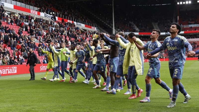 Nīderlandes derbijā “Ajax” izbraukumā "sausā" atstāj PSV