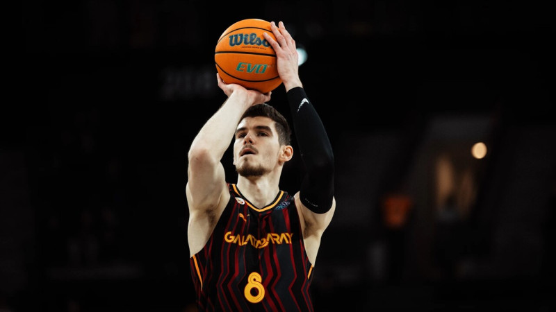 Blumbergs rezultatīvs zaudētā FIBA Čempionu līgas finālā