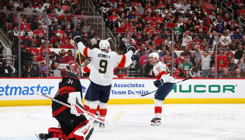 "Panthers" bez Balinska izbraukumā sagrauj "Hurricanes"