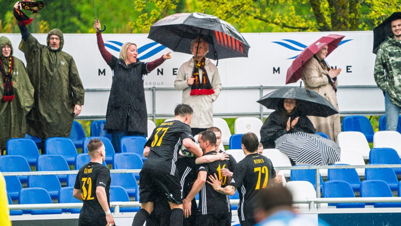 Muižniekam hat-trick pusstundā, "Leevon PPK" pret Skansti papildina ziedojuma kasi