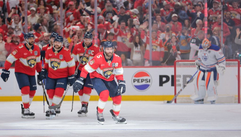 Balinska pārstāvētā "Panthers" sagrauj "Oilers" un pārņem vadību Stenlija kausa finālsērijā