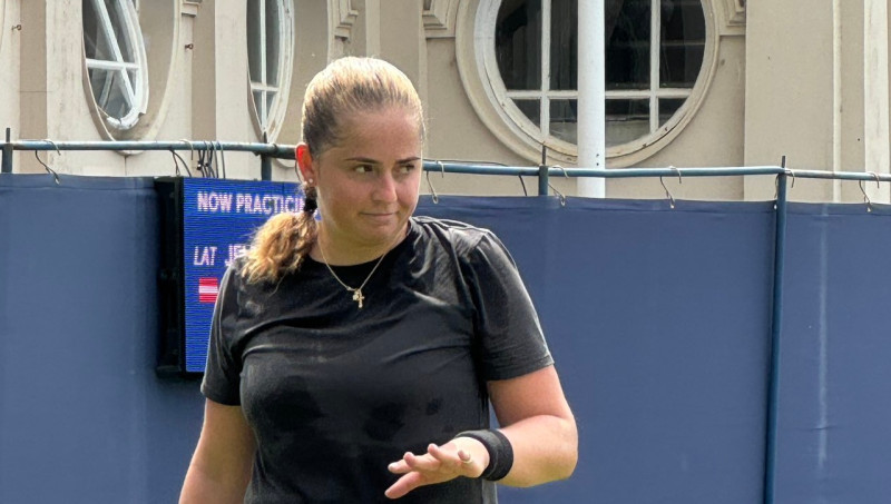 Ostapenko atkāpjas uz 20. vietu WTA rangā