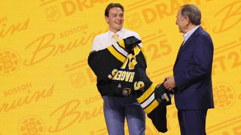 NHL draftā kā pirmais tiek izvēlēts Šeifers, Heigenss noslīd līdz Ločmeļa komandai
